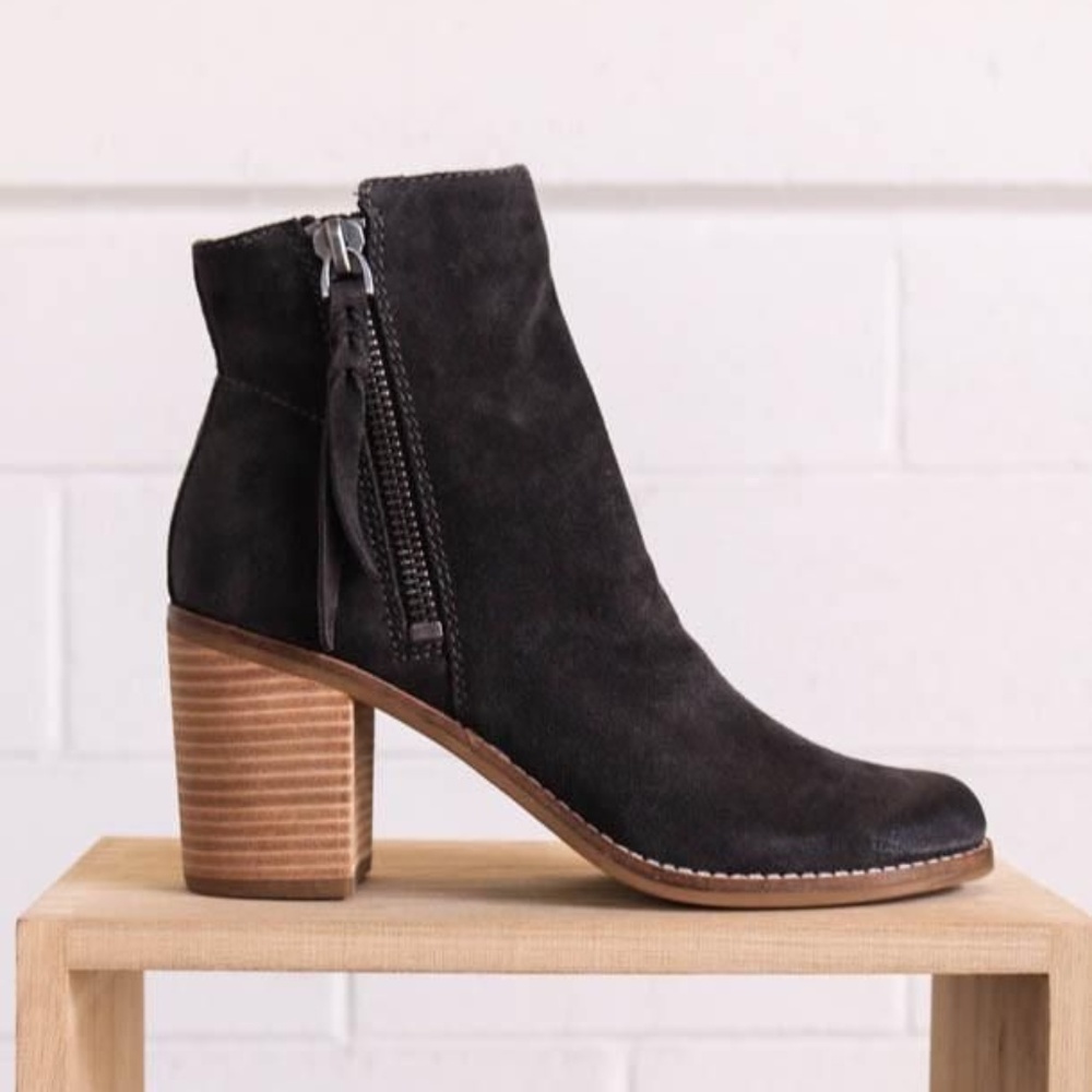 Dolce Vita Women's Black Lanie Boot in size 8.5